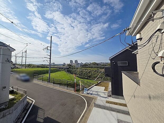 窓からの眺望です。実際に現地で眺望もご確認ください。