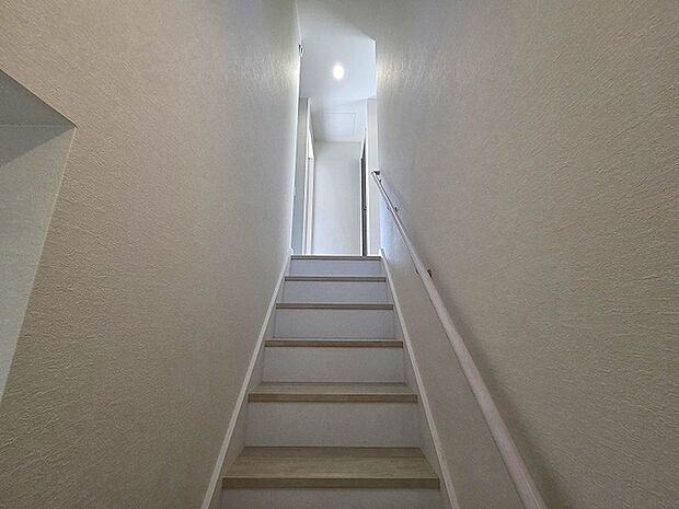 実際に室内をご見学頂くと生活のイメージが広がると思います。家具を置いたイメージや窓からの景色など。周辺で販売に出している物件も一緒にまとめてご見学頂き、比較する事もできます。