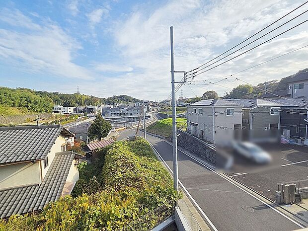 窓からの眺望です。実際に現地で眺望もご確認ください。