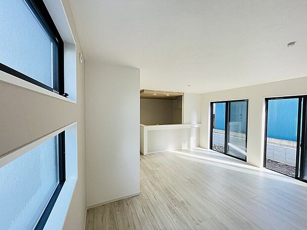 家族みんなが集まるリビング。広さを重視した家族全員が集まれるリビングは、住む上で大事な空間になります。 