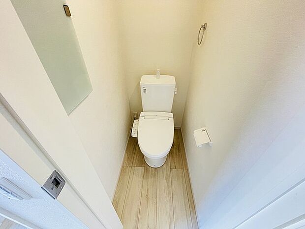 トイレにはウォシュレット機能を標準装備。