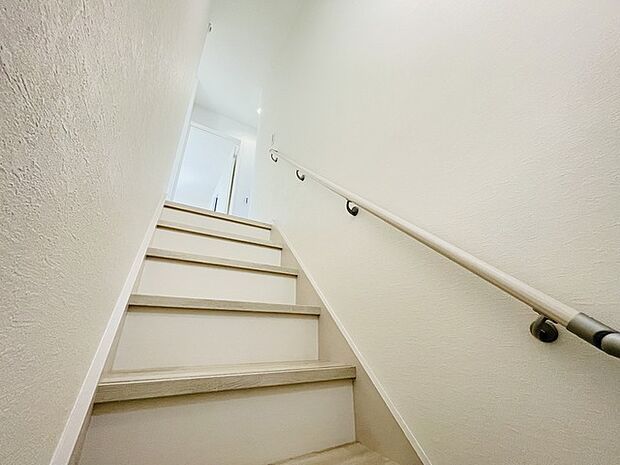 実際に室内をご見学頂くと生活のイメージが広がると思います。家具を置いたイメージや窓からの景色など。周辺で販売に出している物件も一緒にまとめてご見学頂き、比較する事もできます。