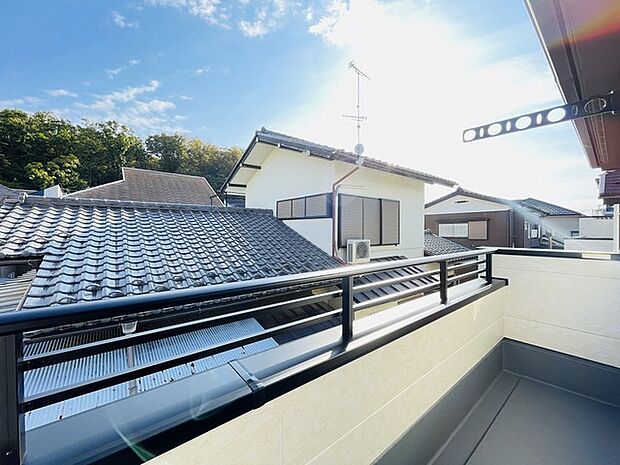 窓からの眺望です。実際に現地で眺望もご確認ください。