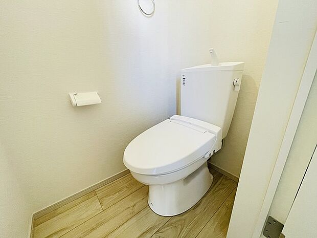 トイレにはウォシュレット機能を標準装備。 