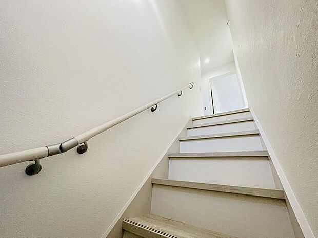 実際に室内をご見学頂くと生活のイメージが広がると思います。家具を置いたイメージや窓からの景色など。周辺で販売に出している物件も一緒にまとめてご見学頂き、比較する事もできます。