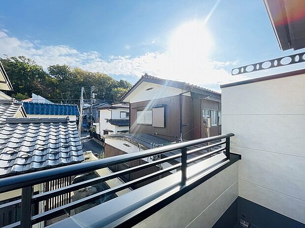 窓からの眺望です。実際に現地で眺望もご確認ください。 