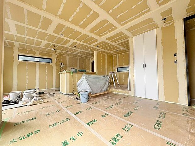 家族が食事するダイニングスペースをキッチンから見渡せる設計に。お料理をしながら家族とのコミュニケーションが増えそうな予感。 