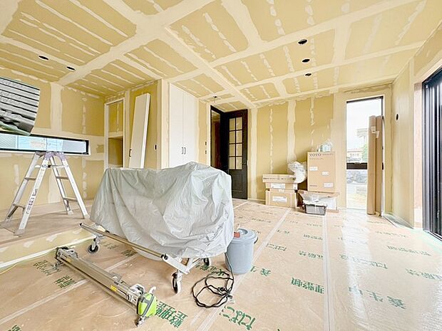 家族が一番集まる場所だから広々としつつも素敵な空間であって欲しい。みんながくつろぐリビングからキッチンまでが一つの空間のように繋がる間取り。 