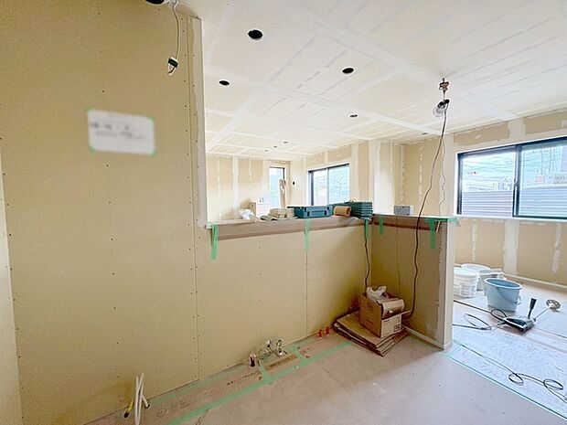 カウンターキッチンならではの開放的な見通し、全体が見渡せることでご家族の団欒スペースもより明るく笑顔が溢れる空間となります。 