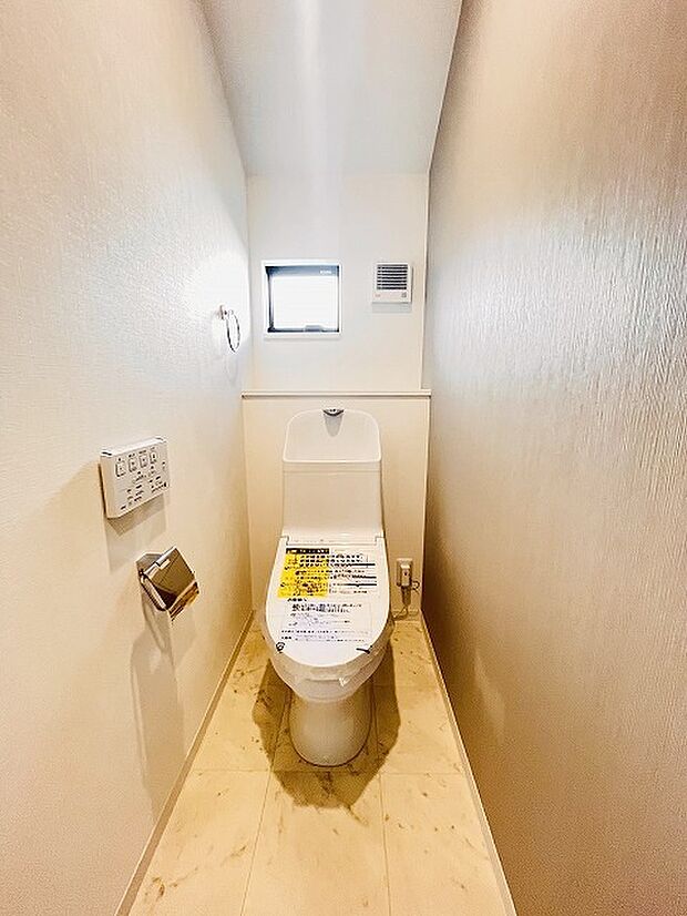 トイレにはウォシュレット機能を標準装備。