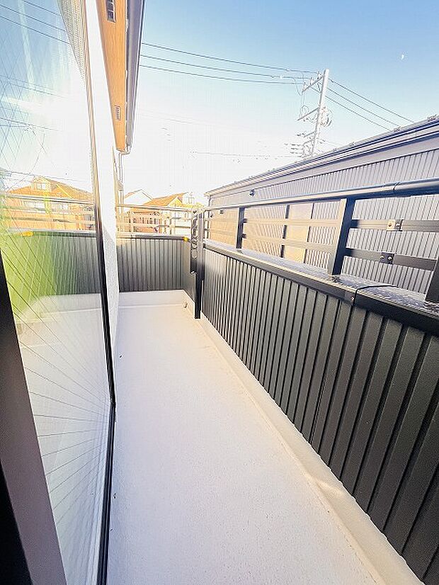 季節の変化や天気の良い日には、バルコニーでの時間が心地よく、気分をリフレッシュさせることができます。