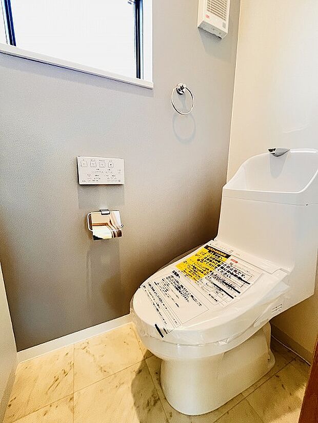 トイレにはウォシュレット機能を標準装備。