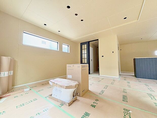 実際に室内をご見学頂くと生活のイメージが広がると思います。家具を置いたイメージや窓からの景色など。周辺で販売に出している物件も一緒にまとめてご見学頂き、比較する事もできます。