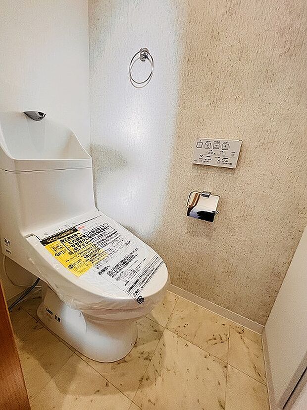 トイレにはウォシュレット機能を標準装備。 