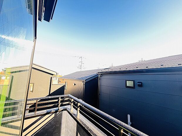 窓からの眺望です。実際に現地で眺望もご確認ください。 