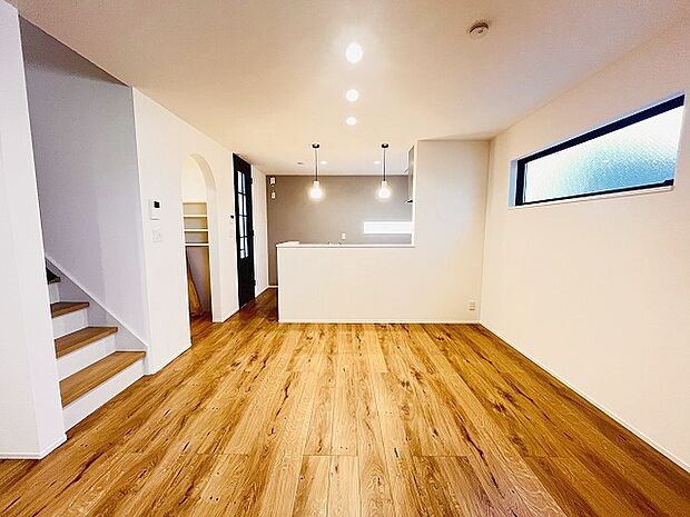 リビングの真ん中に階段がある人気のリビング階段。自然と家族のコミュニケーションが増えます。