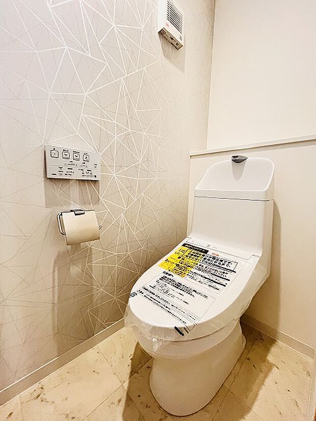トイレにはウォシュレット機能を標準装備。