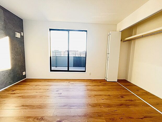 豊富な収納スペースもこの物件の特長の一つ。各所に収納が完備されており、生活をスッキリと整えることができます。