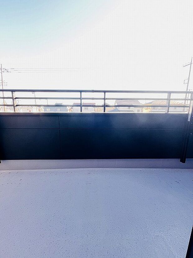 季節の変化や天気の良い日には、バルコニーでの時間が心地よく、気分をリフレッシュさせることができます。