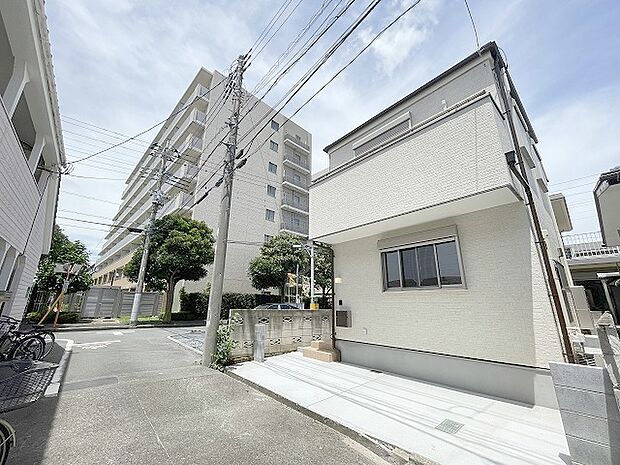 現地のご見学予約もスタートしました。周辺で売りに出ている物件も沢山御座います。まとめてご見学ができますのでお気軽にお申しつけください。 