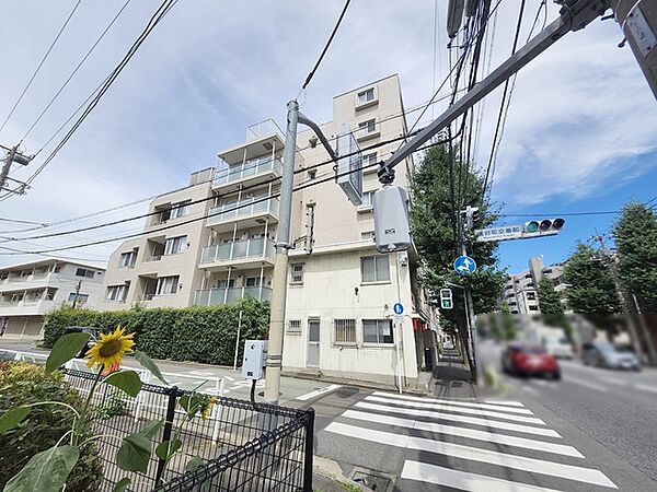 周辺のエリアで他にも沢山売りに出ている物件があります。インターネット掲載前の情報などもありますのでお気軽にお問合せください。まとめてご見学できます。