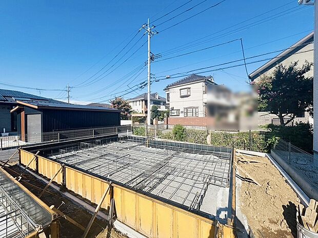 現在建物を建築中です、建築中の物件については現地確認の他、同施工会社の完成施工例のご案内、担当者のプレゼンテーションにてご検討ください。適切なご検討の方法をご説明させて頂きます。