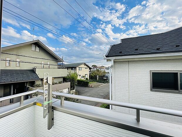 窓からの眺望です。実際に現地で眺望もご確認ください。 