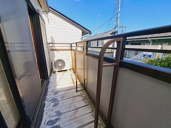 季節の変化や天気の良い日には、バルコニーでの時間が心地よく、気分をリフレッシュさせることができます。