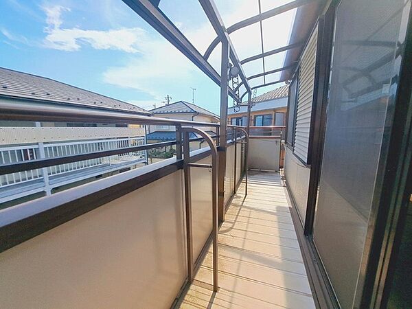 日々の忙しさやストレスから離れ、バルコニーで静かに深呼吸、心が穏やかになります。