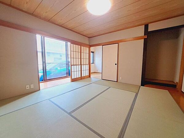 和室がある間取り。畳の香りとともにどこか落ち着く空間です。
