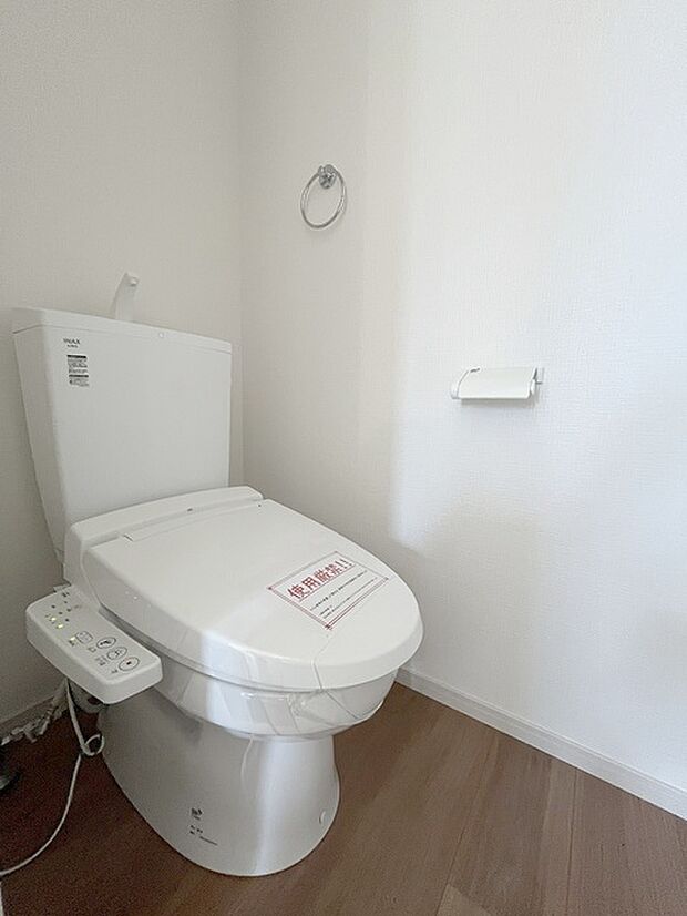 トイレにはウォシュレット機能を標準装備。 