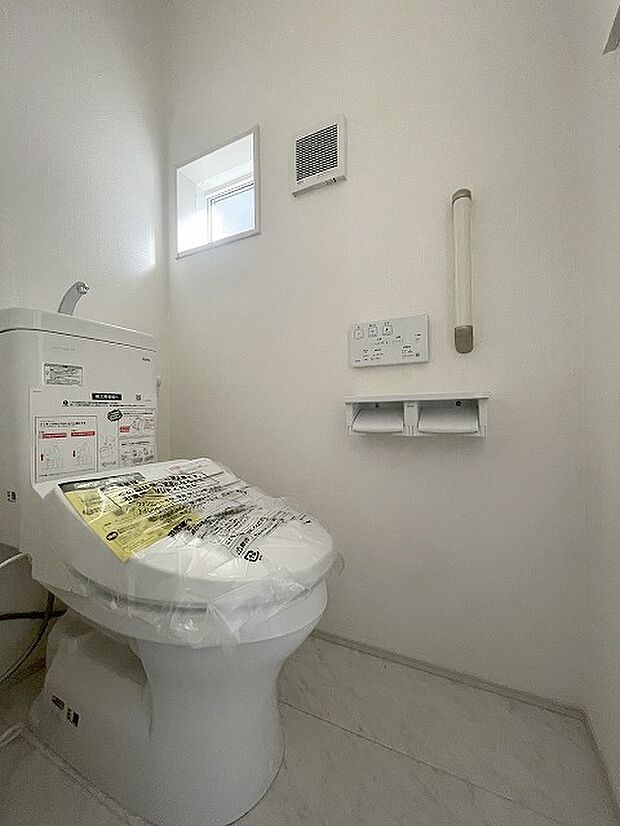 トイレにはウォシュレット機能を標準装備。