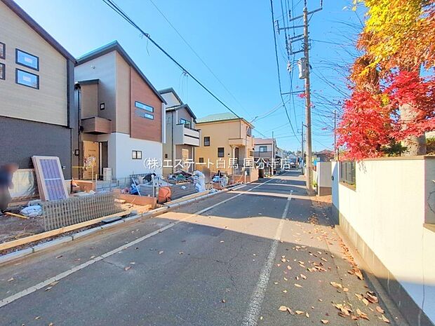 安心して暮らすことのできる住宅街。　住宅地の道路は一般に交通量が少なく車などの騒音が少ないため、住民にとって静かな生活環境が提供されます。 