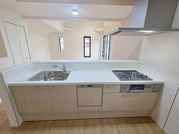 毎日の家事をサポートしてくれる食洗器も標準に装備。ちょっと嬉しい設備です 