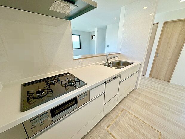 毎日の家事をサポートしてくれる食洗器も標準に装備。ちょっと嬉しい設備です