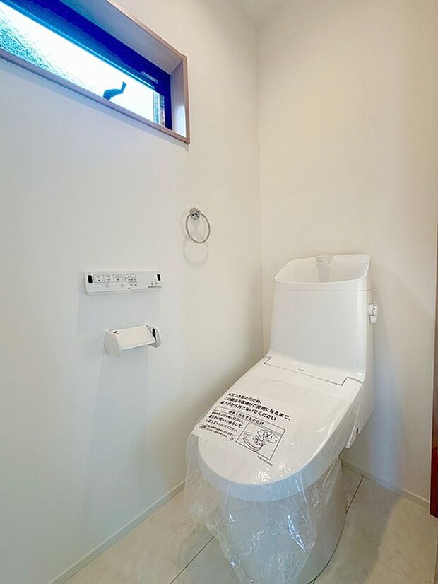 2階トイレ。ウォシュレット機能を標準装備。