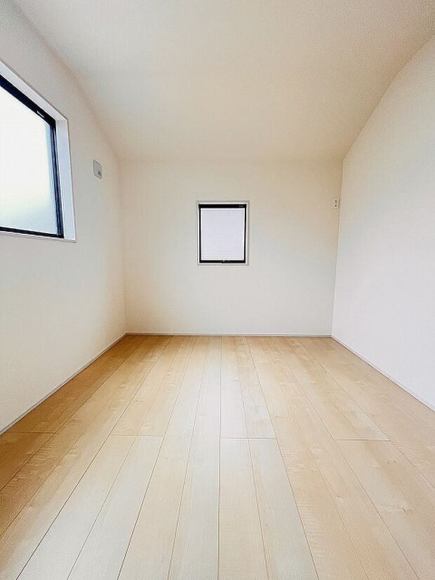 スマートなデザインと賢い収納が生活を快適にします。広々とした雰囲気を演出する工夫が施され、生活空間の魅力を引き出します。