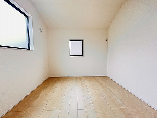 スマートなデザインと賢い収納が生活を快適にします。広々とした雰囲気を演出する工夫が施され、生活空間の魅力を引き出します。