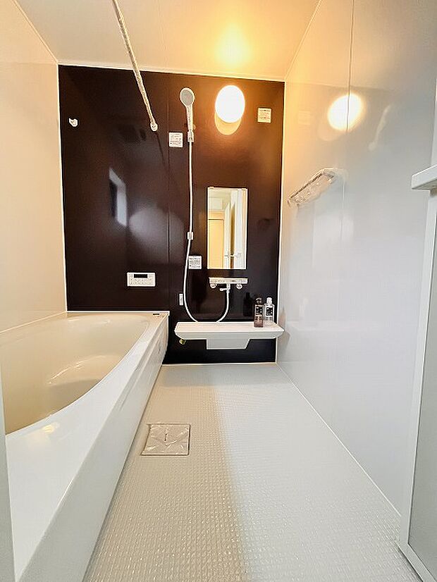 浴室乾燥機は、お洗濯物を乾かすだけでなく、お風呂上がりの湿気を無くすことにも重宝します。お風呂上りにタイマー機能で換気をUP!!