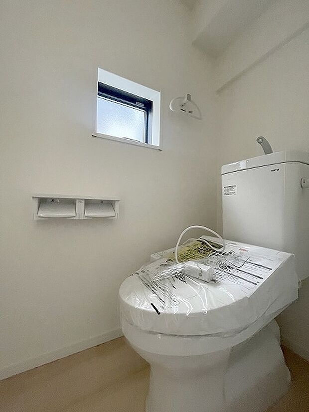 トイレにはウォシュレット機能を標準装備。 