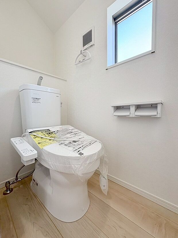 トイレにはウォシュレット機能を標準装備。 