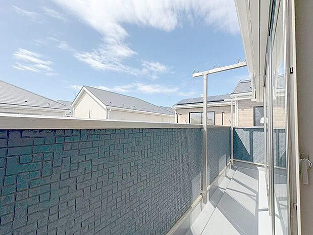 窓からの眺望です。実際に現地で眺望もご確認ください。 