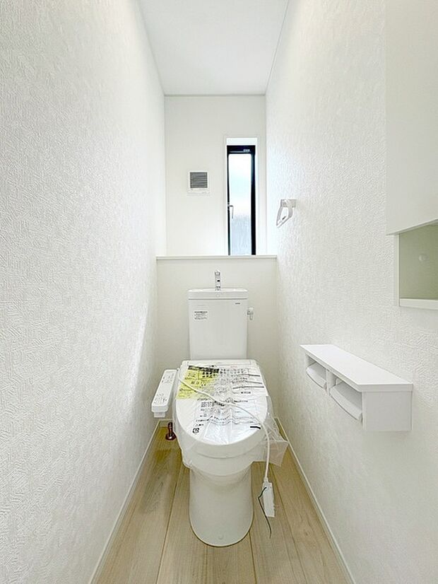 トイレにはウォシュレット機能を標準装備。 