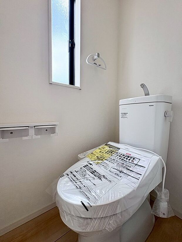 トイレにはウォシュレット機能を標準装備。 