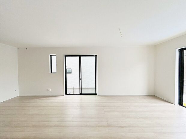 家族が一番集まる場所だから広々としつつも素敵な空間であって欲しい。みんながくつろぐリビングからキッチンまでが一つの空間のように繋がる間取り。 