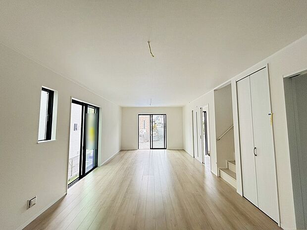 家族みんなが集まるリビング。広さを重視した家族全員が集まれるリビングは、住む上で大事な空間になります。 