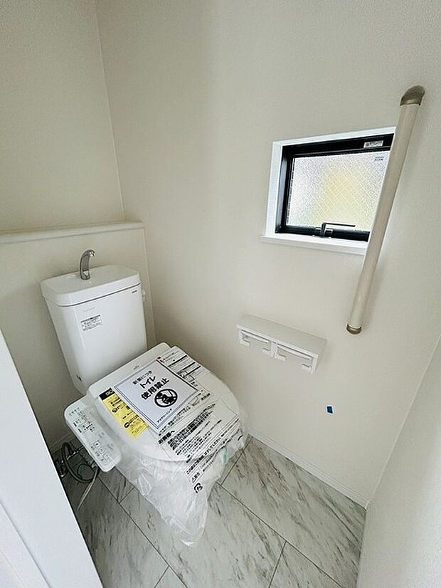 トイレにはウォシュレット機能を標準装備。 