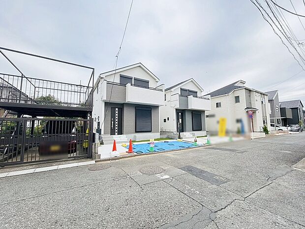 安心して暮らすことのできる住宅街。 住宅地の道路は一般に交通量が少なく車などの騒音が少ないため、住民にとって静かな生活環境が提供されます。