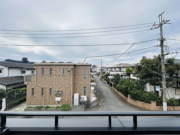 窓からの眺望です。実際に現地で眺望もご確認ください。