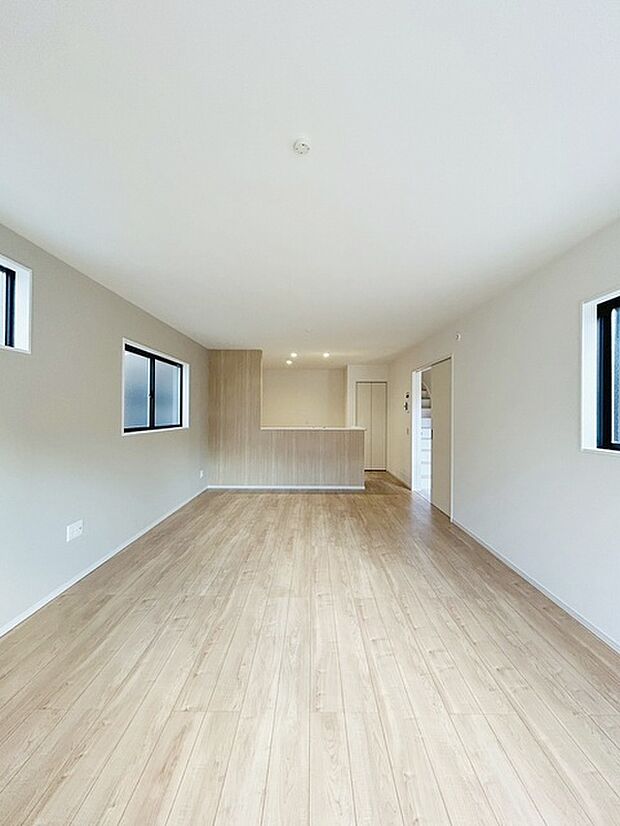 家族が一番集まる場所だから広々としつつも素敵な空間であって欲しい。みんながくつろぐリビングからキッチンまでが一つの空間のように繋がる間取り。 